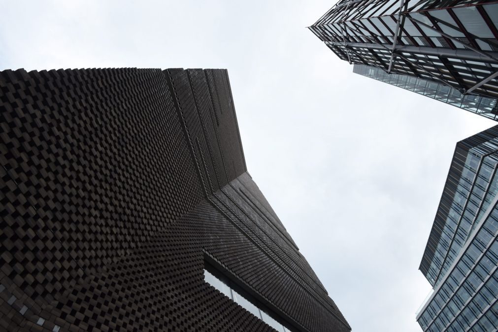 Jovem detido em Londres por atirar criança do 10.º andar da galeria Tate Modern