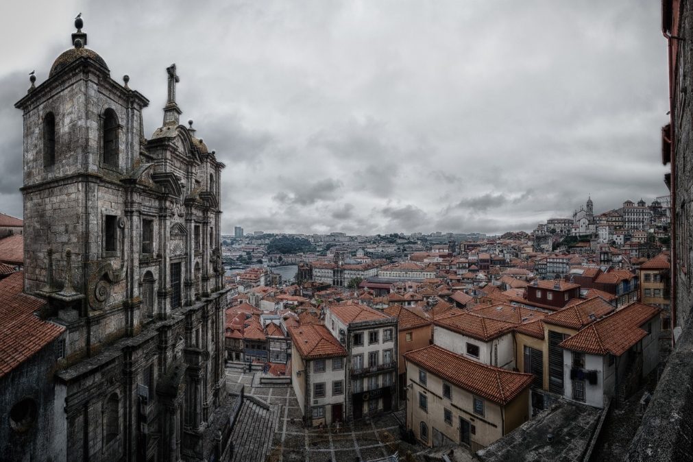 Tempo e temperaturas do ar e da água do mar no PORTO