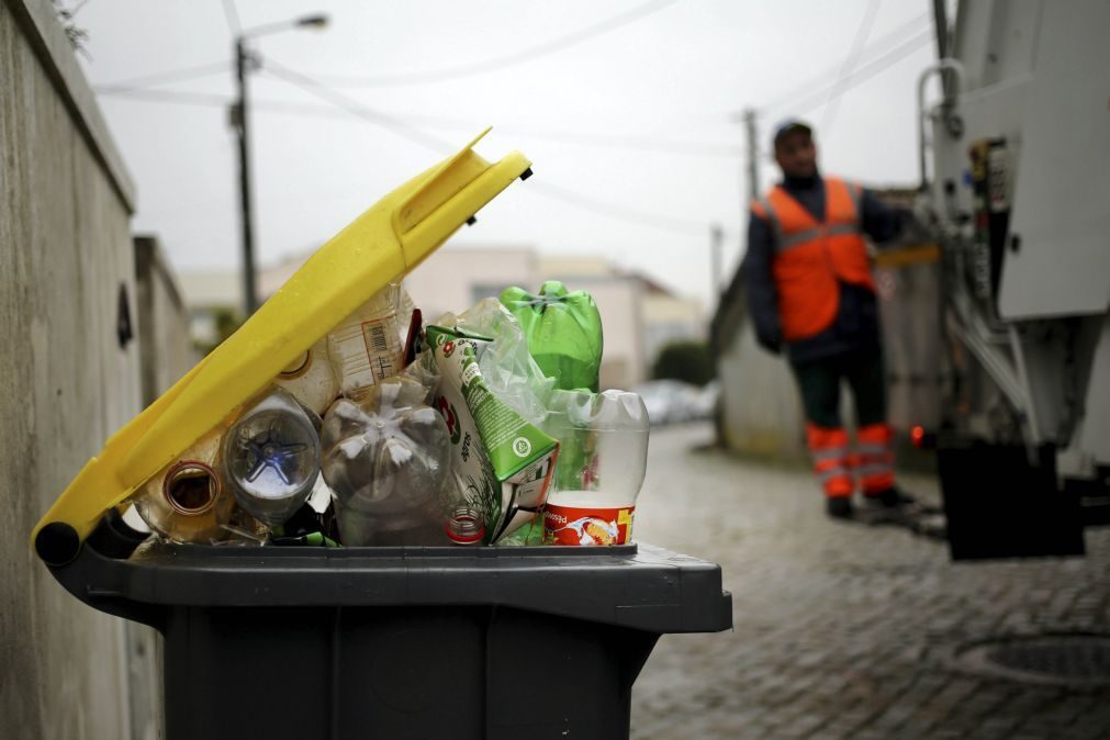 Portugueses poluem de mais e reciclam de menos