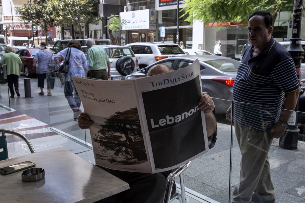 Jornal publica edição em branco para protestar contra a crise no país