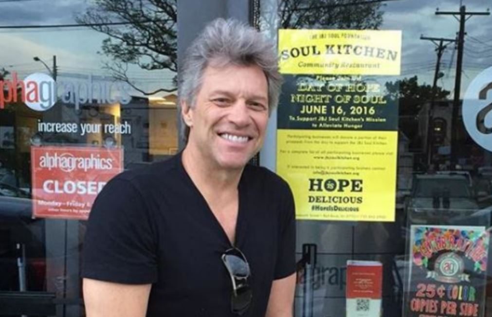 Bon Jovi abre dois restaurantes onde pessoas pobres não pagam