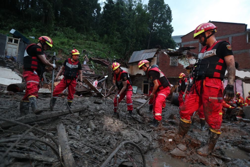 Tufão Lekima faz pelo menos 28 mortos e vários desaparecidos à passagem pela China