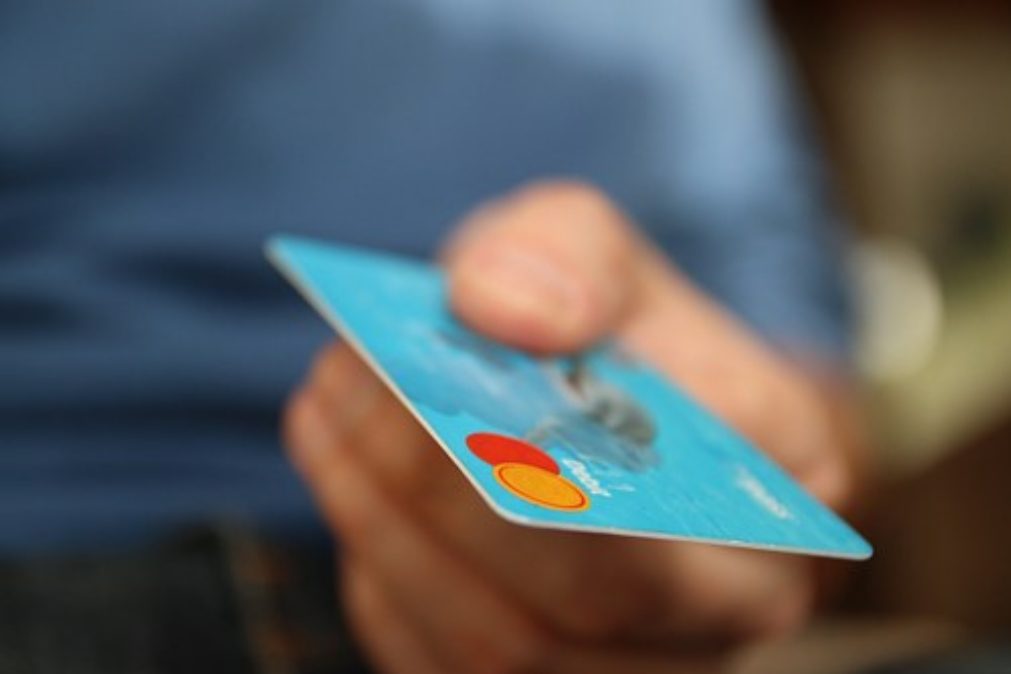 Marcas cobram juros máximos nos cartões de crédito
