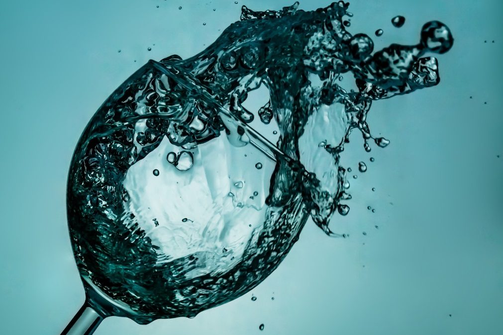 Beba muita água: 5 dicas para manter o corpo hidratado