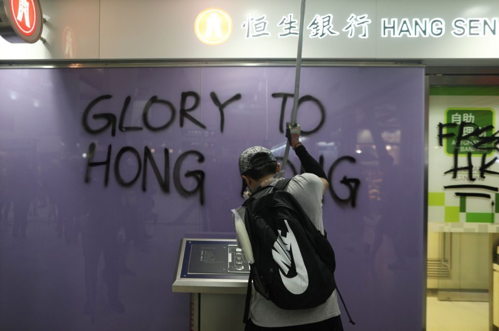 Hong Kong | Greve geral, boicote às aulas e quase 900 detidos desde junho