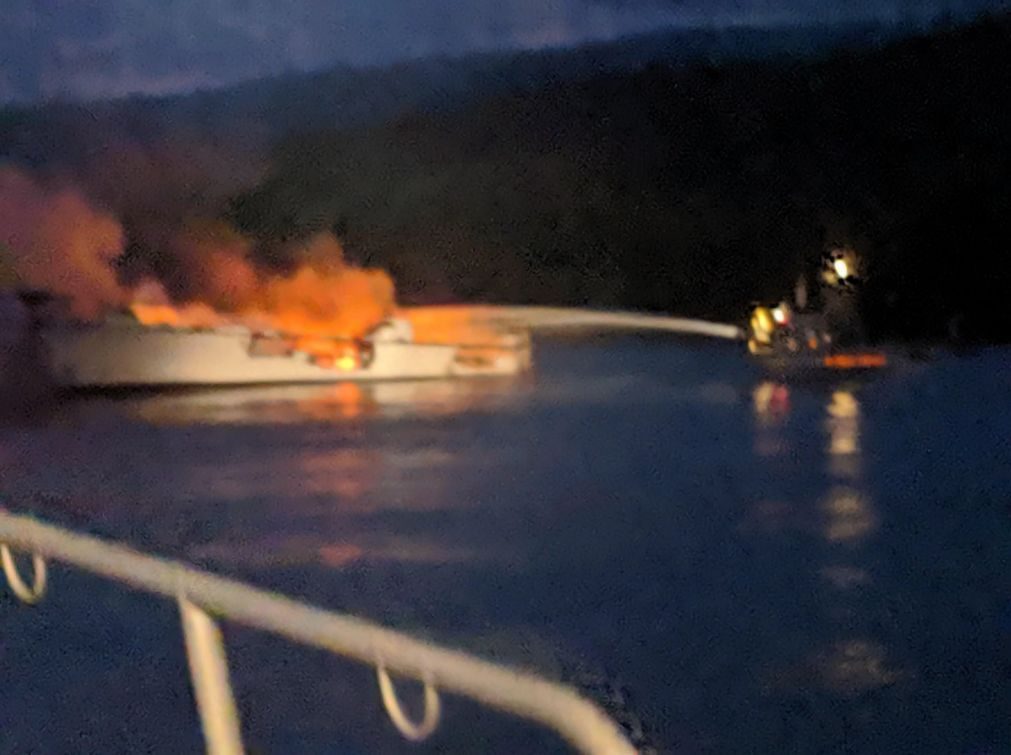 Novo balanço: Pelo menos 25 mortos em incêndio em embarcação na Califórnia
