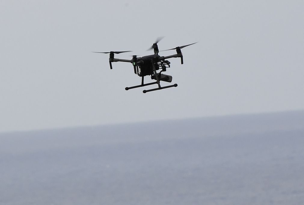 Aeroporto do Dubai suspenso 15 minutos por suspeita de presença de drones