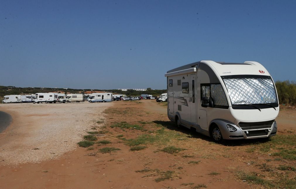 Excrementos humanos e lixo são marcas do autocaravanismo português