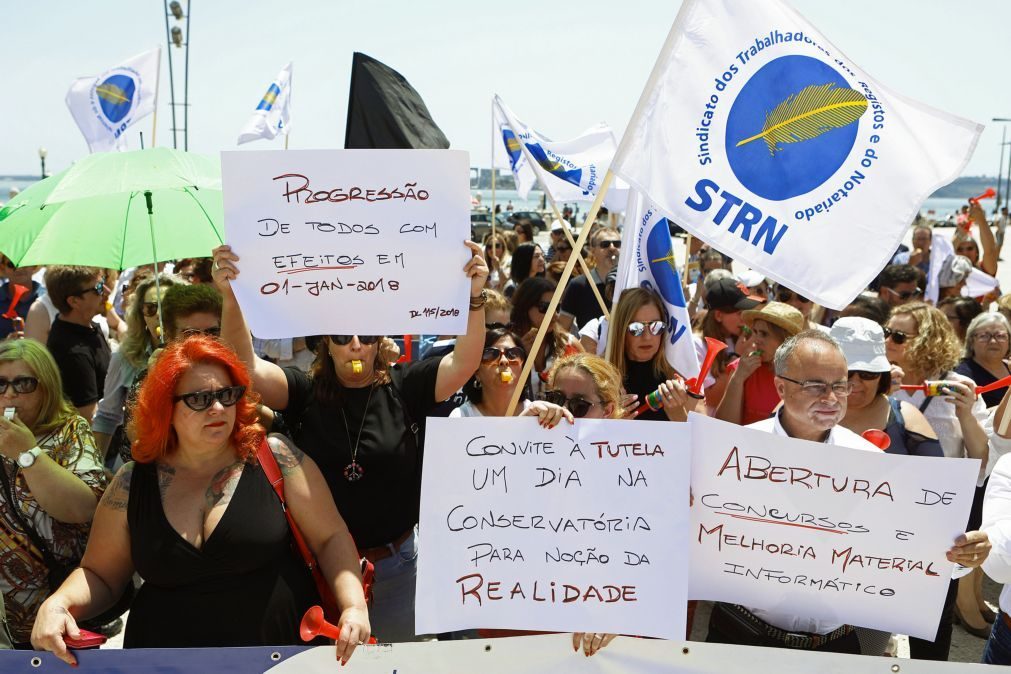 Trabalhadores dos Registos voltam à greve em defesa de melhores remunerações
