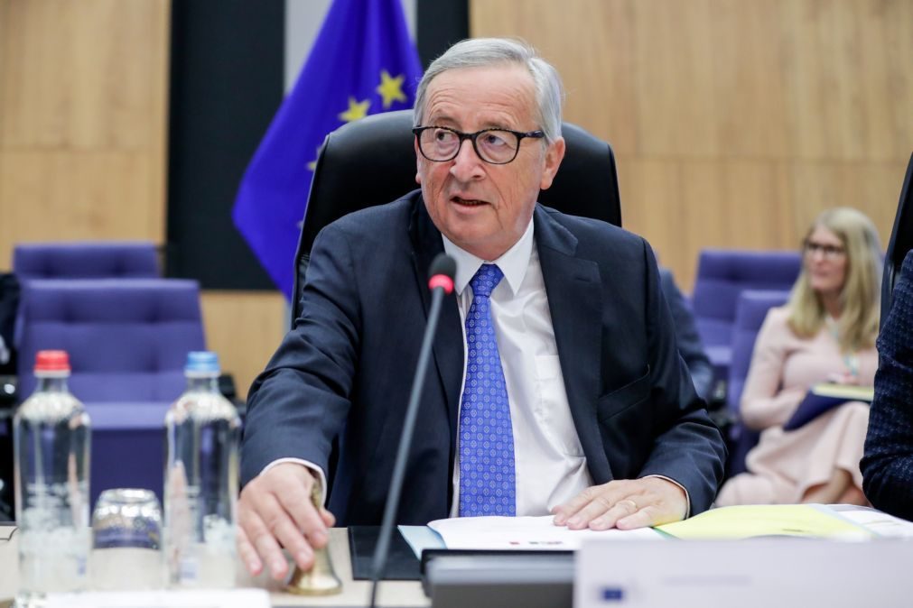 Juncker deixa aviso: Quem recusa vacinação 