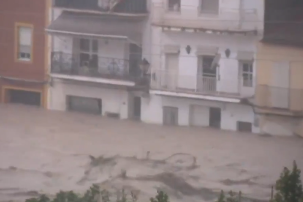 Chuvas fortes em Espanha fazem 2 mortos