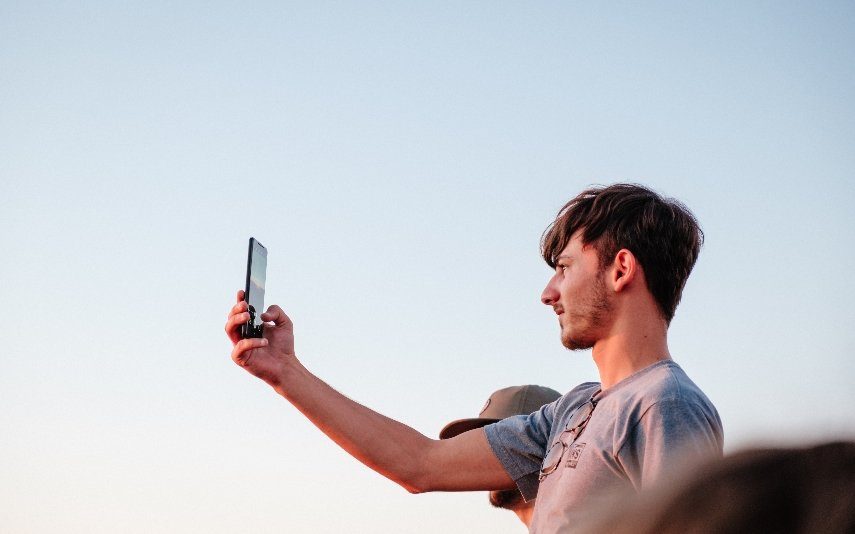 Homens que tiram mais selfies têm uma maior probabilidade de serem psicopatas