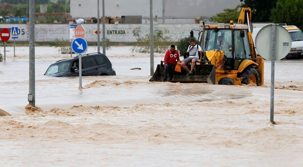 Cinco mortos em dois dias devido às chuvas torrenciais em Espanha