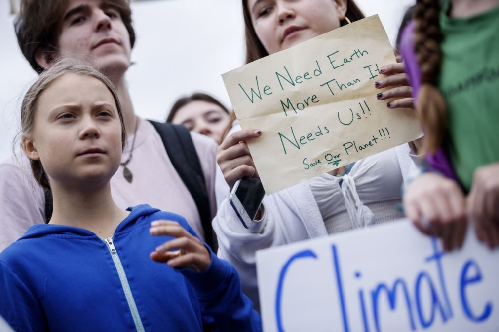 Greta Thunberg manifesta-se frente à Casa Branca para exigir ação contra alterações climáticas