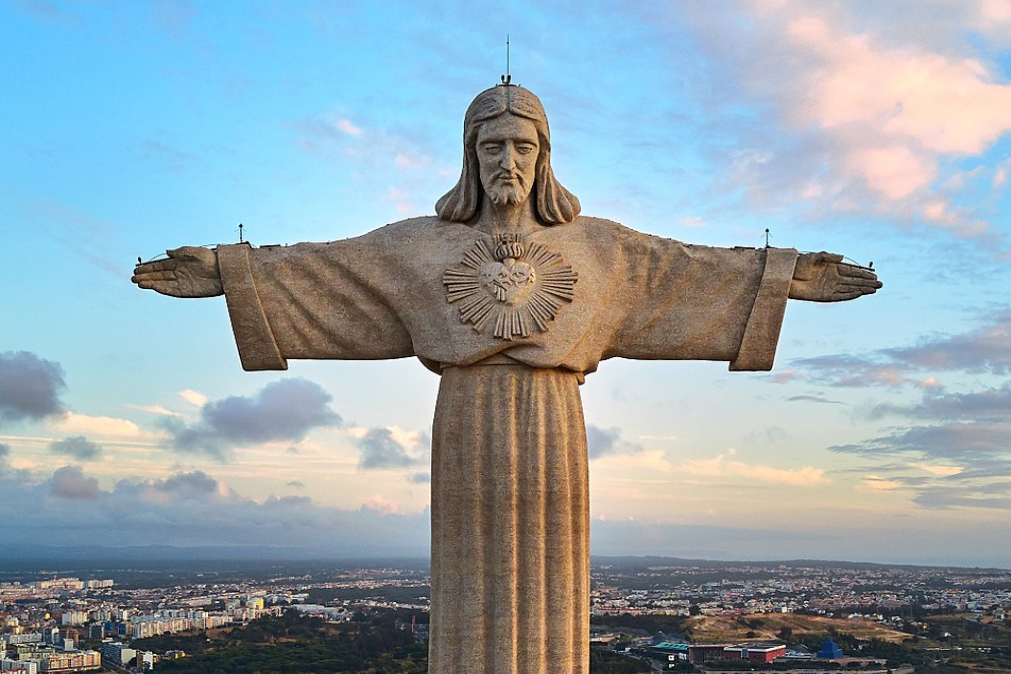 Cristo Rei: Avaria no elevador deixa turistas presos no miradouro durante horas