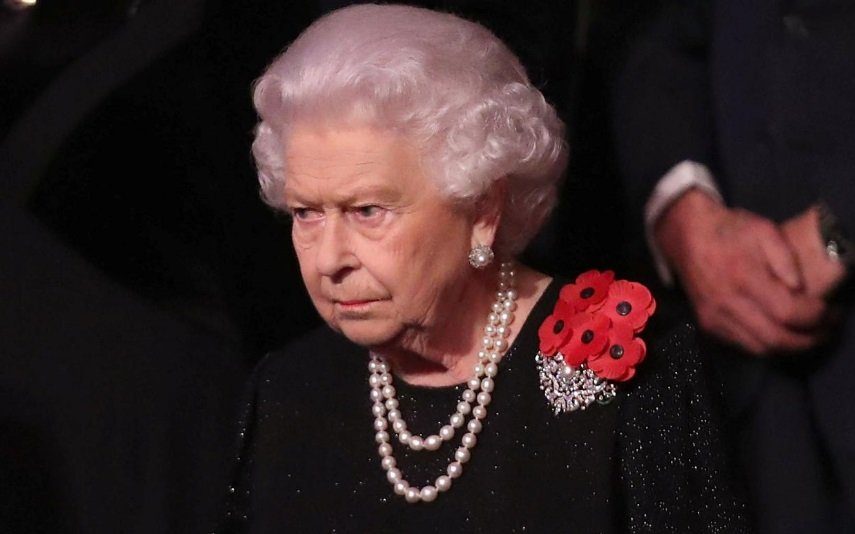 Rainha Isabel II Fecha bar do Palácio porque os funcionários «ficavam bêbados»
