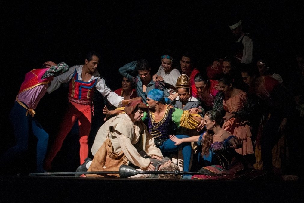 Emigração portuguesa e as vivências nos palcos do teatro