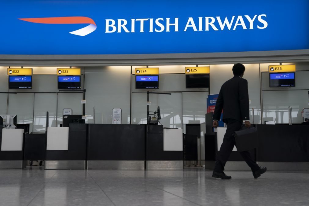 Pilotos da British Airways desconvocam greve agendada para este mês