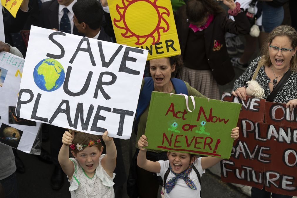 Jovens fazem «greve mundial» e exigem ações contra alterações climáticas