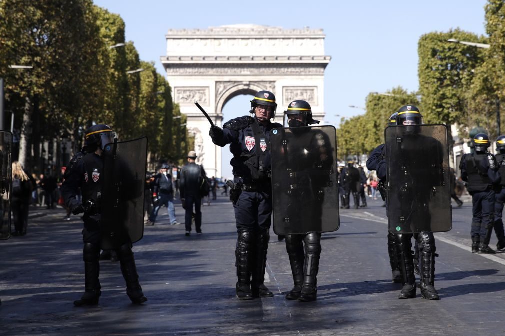 Incidentes e detenções em Paris à margem de manifestações