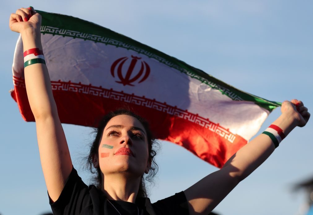 Irão vai permitir a entrada de mulheres nos estádios de futebol