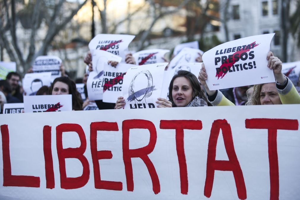 Catalunha: Detidos nove independentistas suspeitos de planear ações violentas
