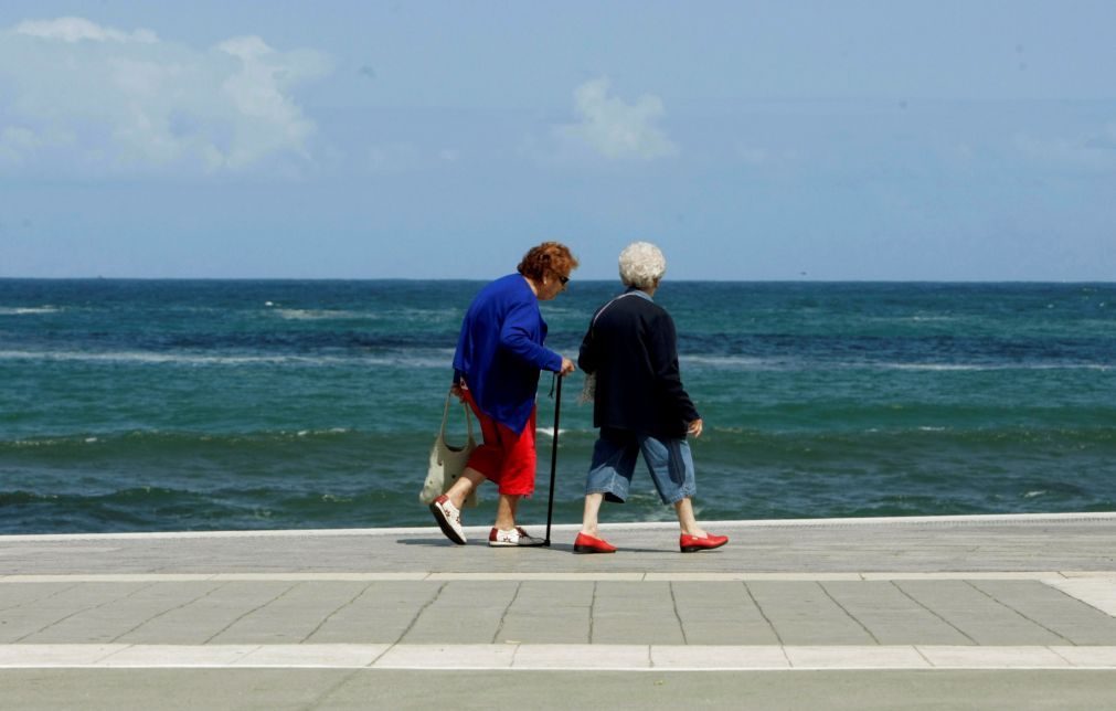 Esperança de vida entre mulheres e homens diminuiu para 5,65 anos