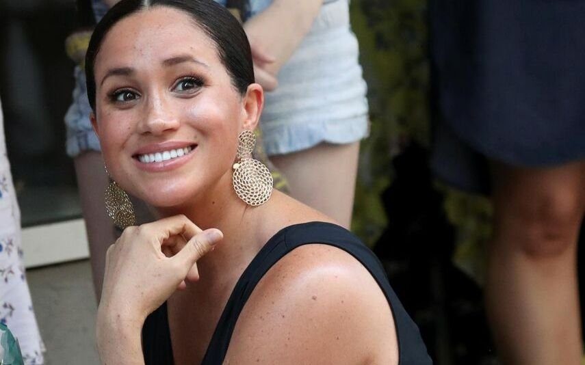 Meghan Markle deslumbra de macacão preto na visita à África do Sul