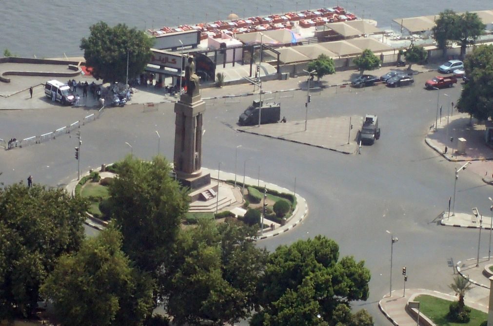 Polícia egípcia encerra Praça Tahrir para evitar novos protestos