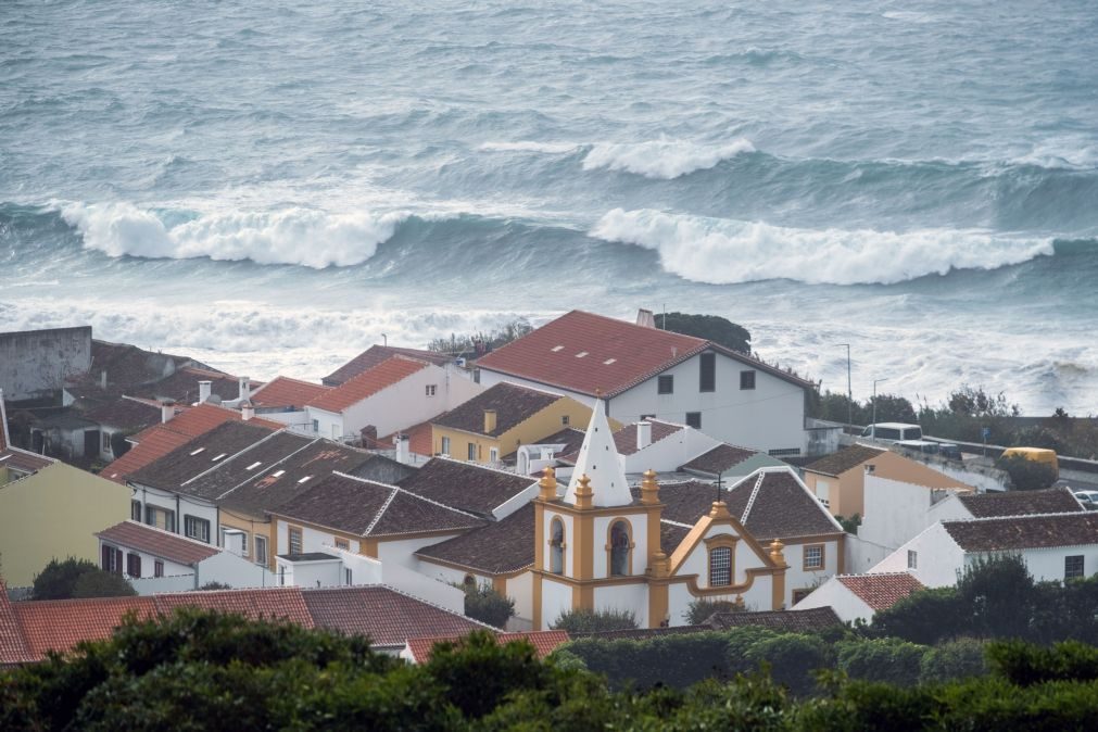 Probabilidade de furacão Lorenzo atingir Açores é «superior a 80%»