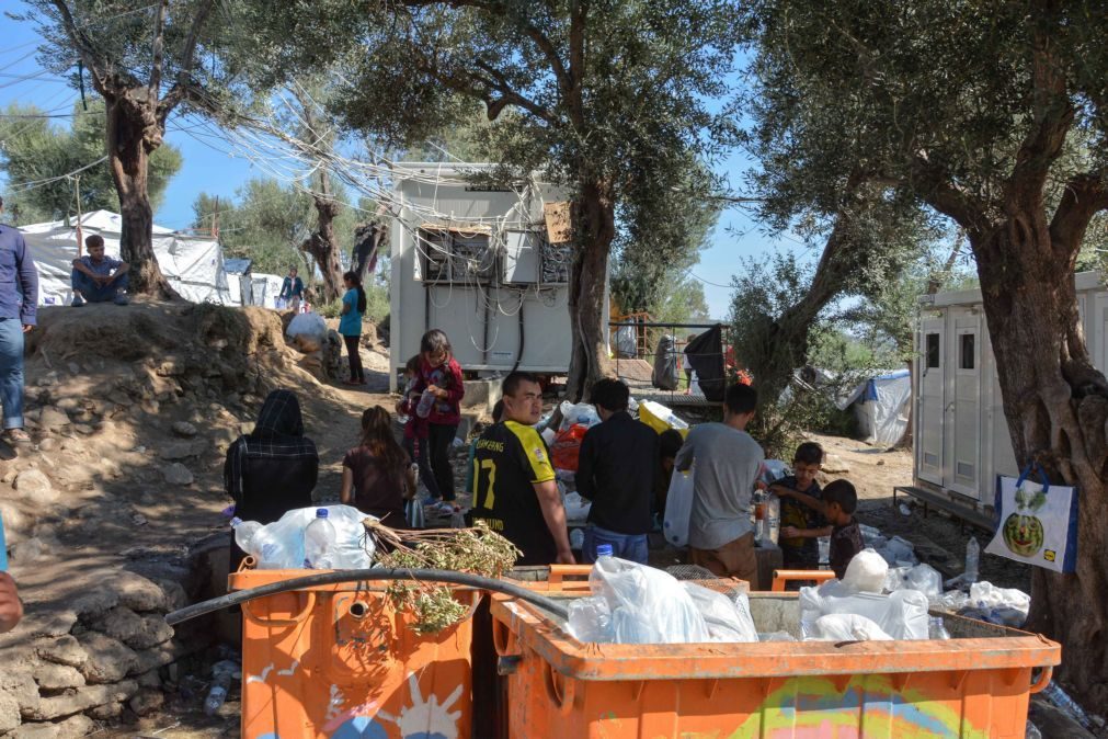 Refugiados protestam contra condições de campo na Grécia