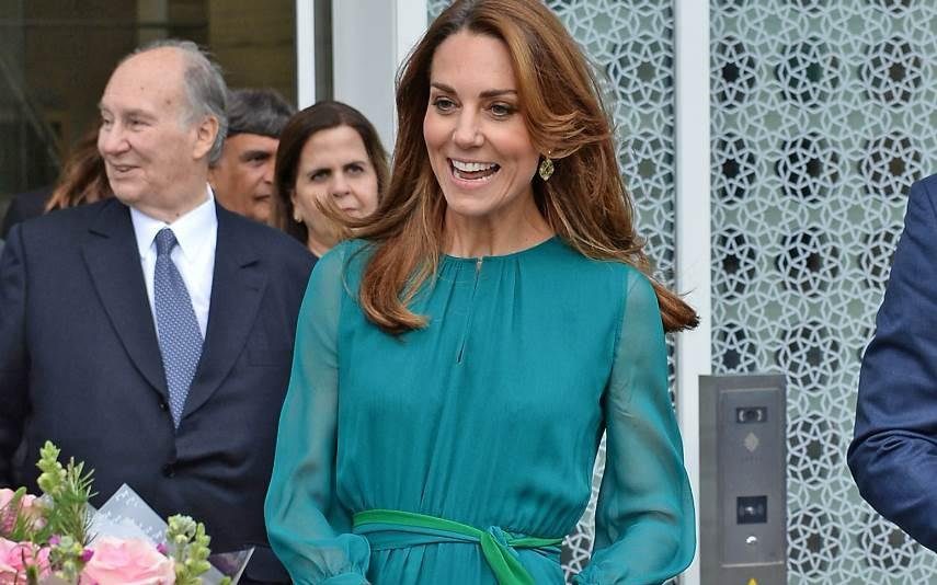 Kate Middleton usa brincos de apenas sete euros