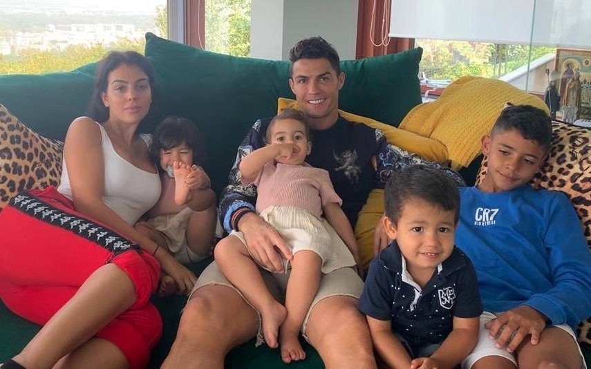 A nova foto de família de Cristiano Ronaldo