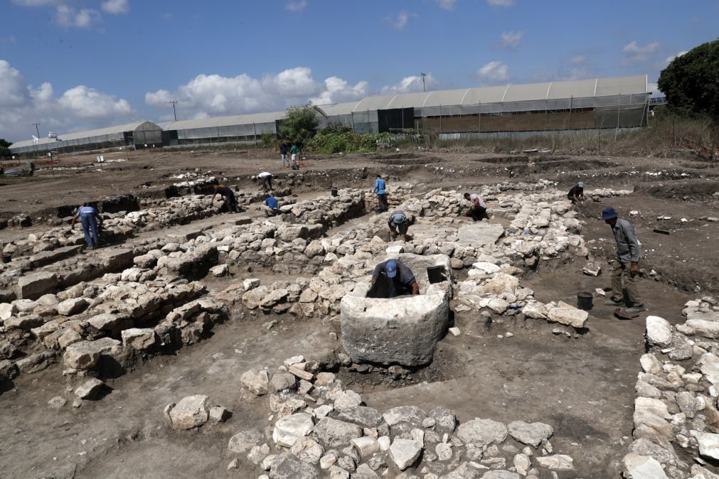 Arqueólogos anunciam descoberta em Israel de cidade com 5 mil anos