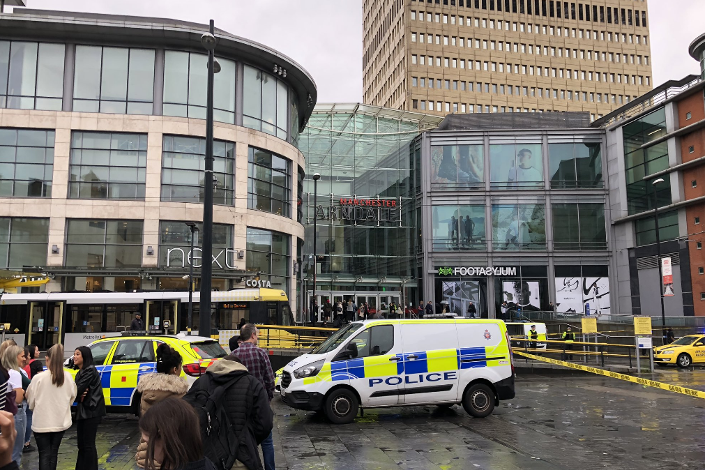 Várias pessoas esfaqueadas em centro comercial de Manchester