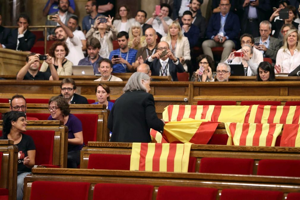 Catalunha: Dirigentes independentistas condenados a prisão até 13 anos