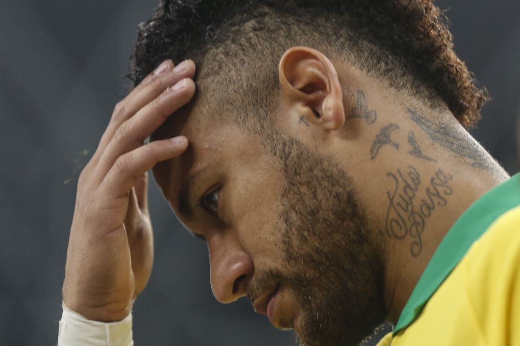 Neymar para quatro semanas devido a lesão na coxa