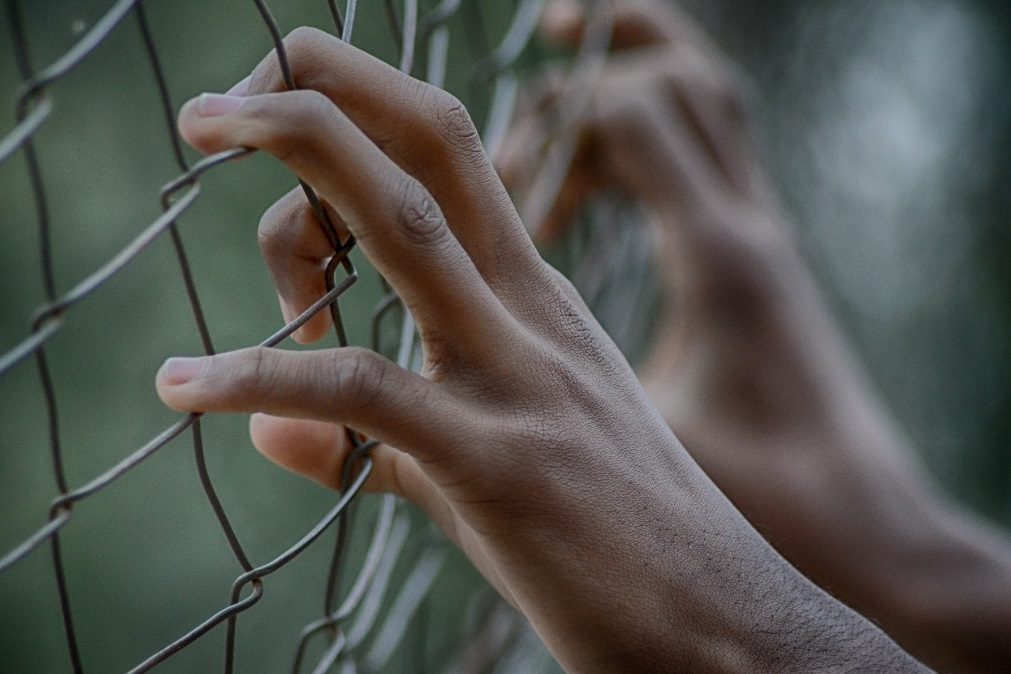 Pedófilo detido por abusar de mais de 200 crianças encontrado morto