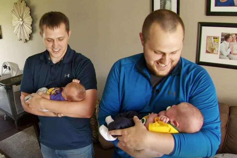 Irmãos gémeos tornam-se pais no mesmo dia [vídeo]