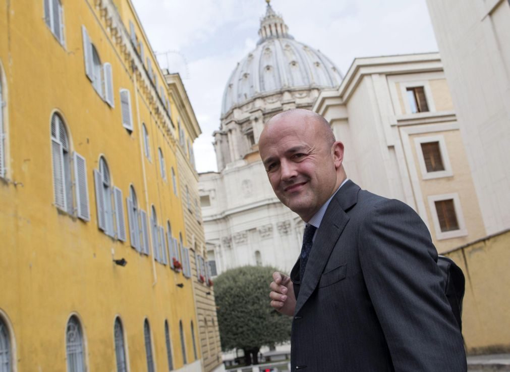 Vaticano está à beira da insolvência avança livro de jornalista italiano