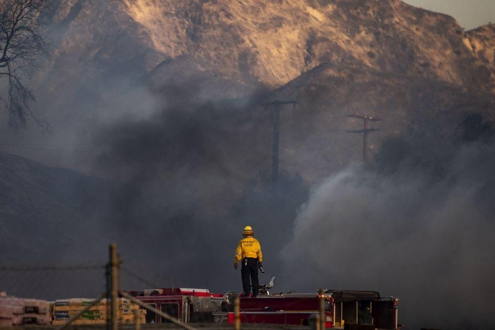 Incêndios na Califórnia obrigam mais de 40 mil pessoas a abandonar casas