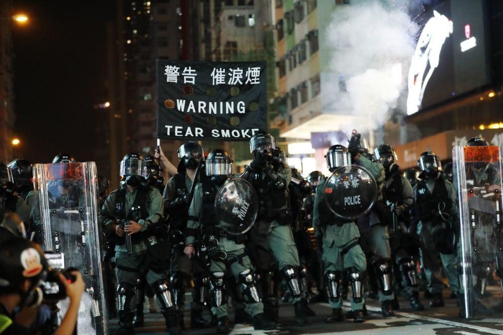Hong Kong emite providência cautelar para impedir assédio a polícias