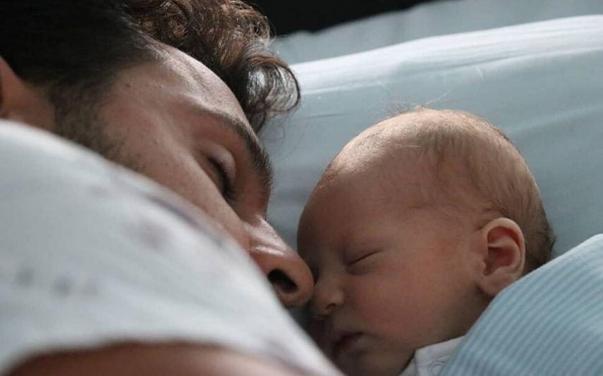 Sofia Arruda Mostra imagem ternurenta do marido e do filho: «Ainda hoje dormem assim...nariz com nariz»