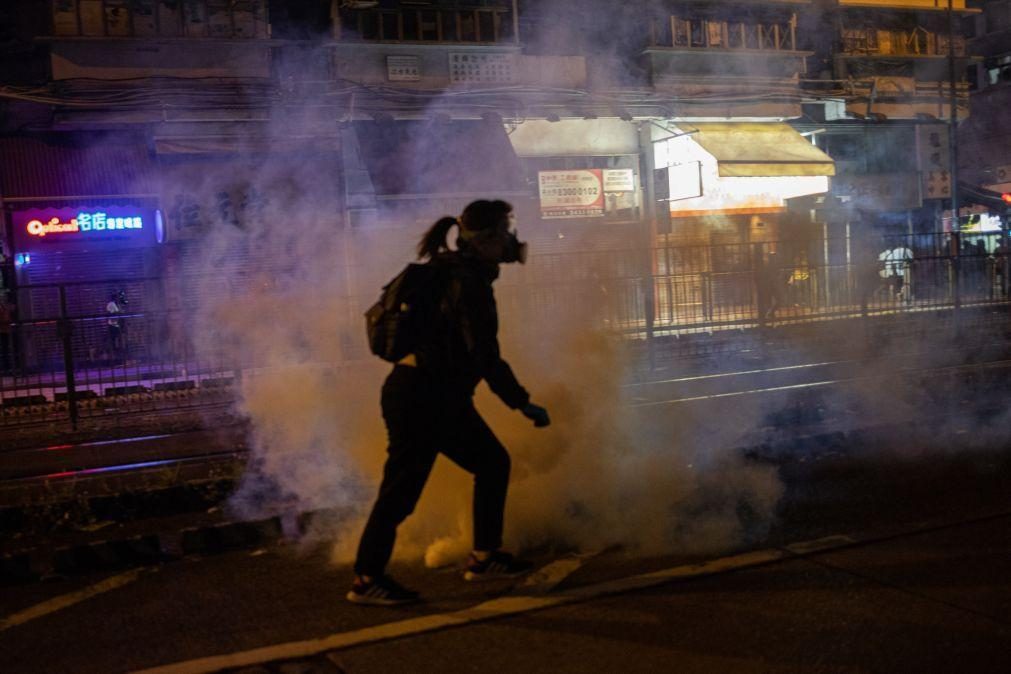 Protestos em Hong Kong obrigam a reforço policial de mil agentes reformados