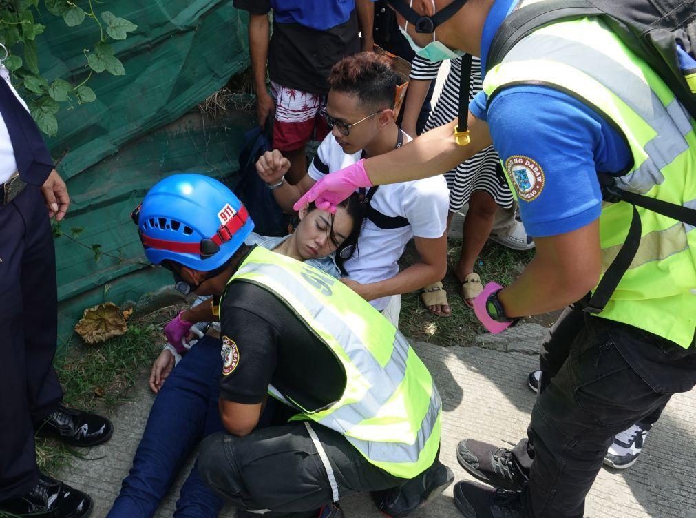 Pelo menos um morto e 43 feridos após forte sismo nas Filipinas