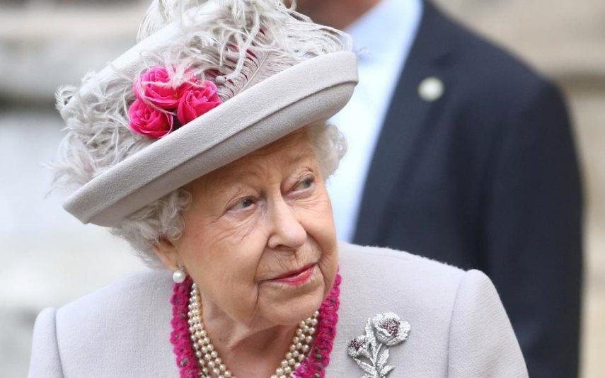 As teorias sobre o misterioso colar de rainha Isabel II