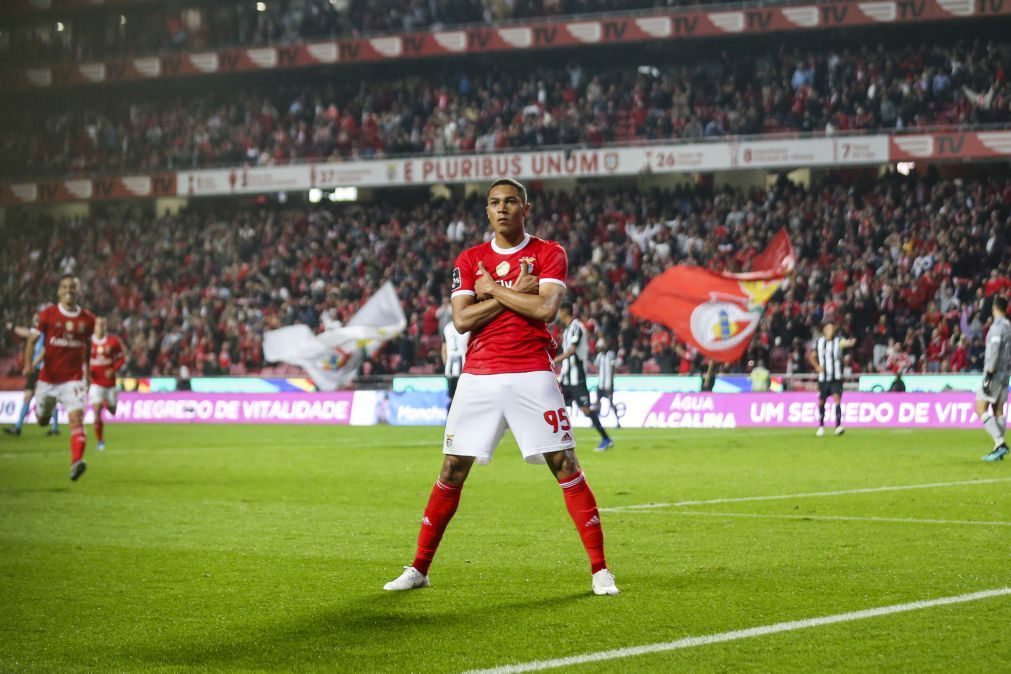 Benfica goleia Portimonense e isola-se na liderança da I Liga [vídeo]