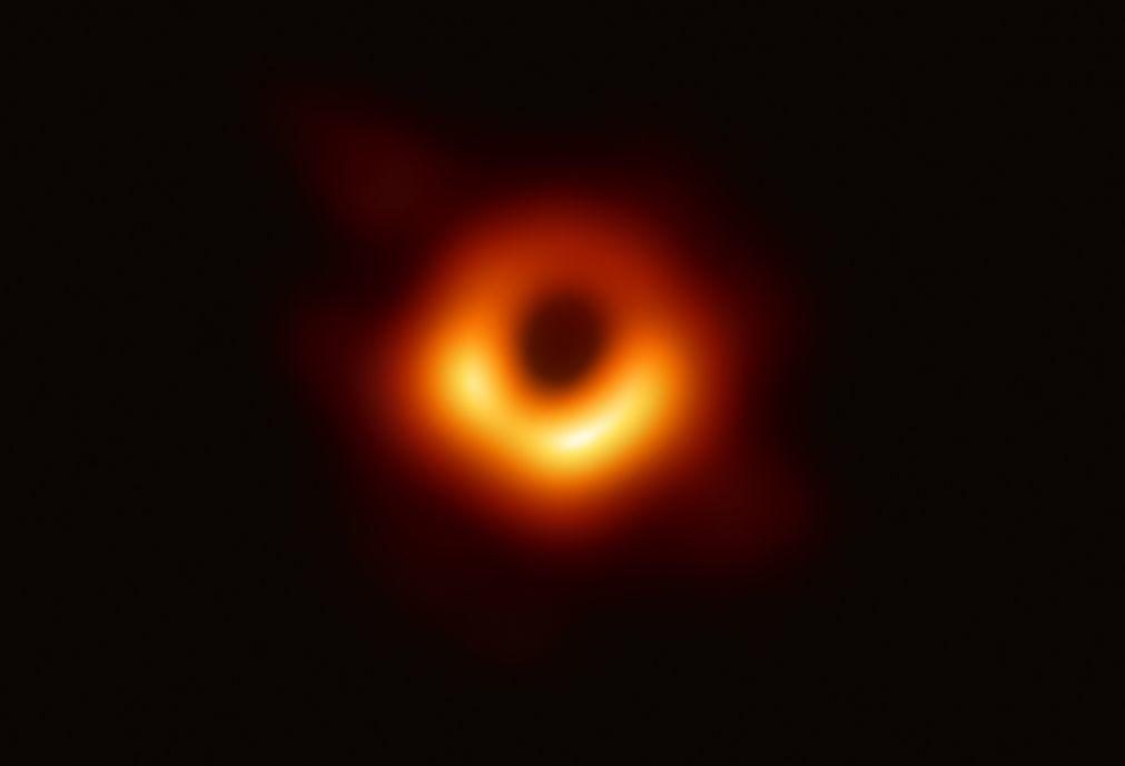 Equipa de cientistas do português Hugo Messias ganha 2,7 milhões pela primeira foto de buraco negro