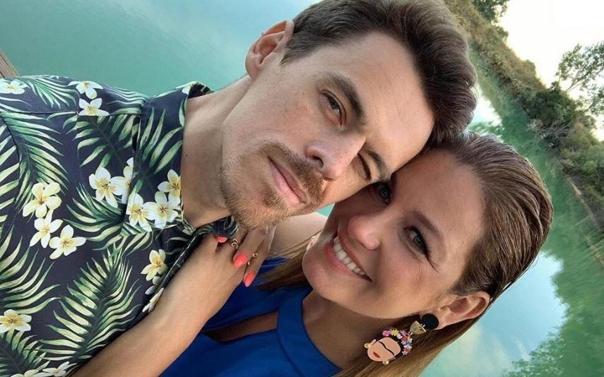 Vanessa Oliveira tranquiliza fãs após susto no final da gravidez