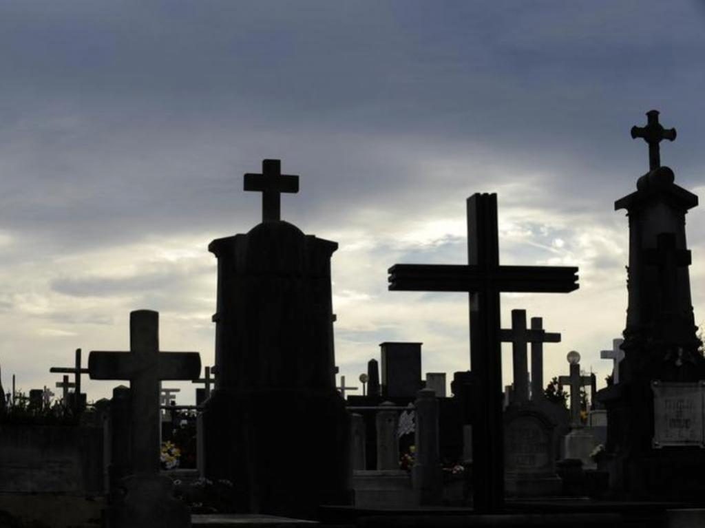 Família queixa-se de desaparecimento de corpos em cemitério de Vagos